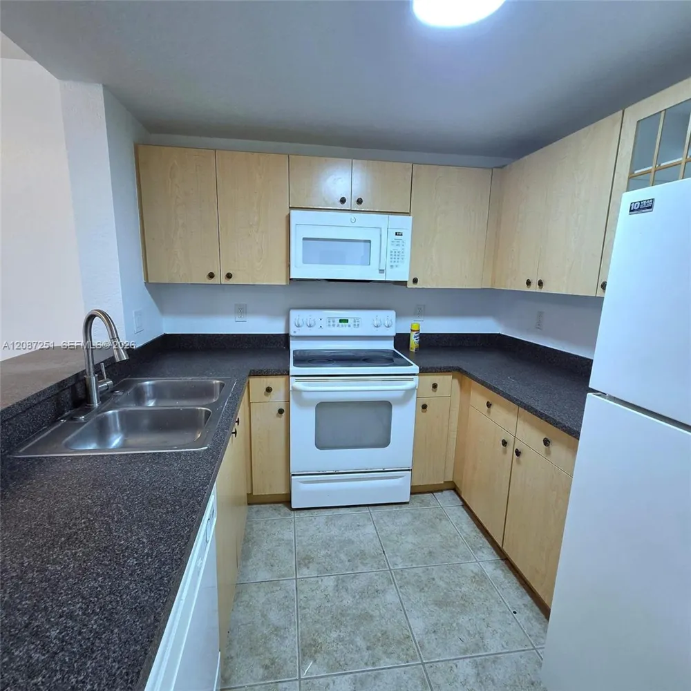 2901 Riverside Dr #203 Coral Springs, FL 33065