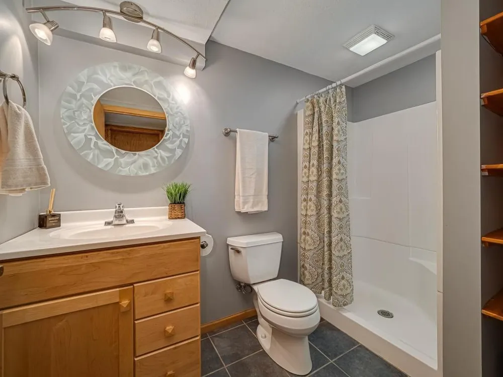 11900 Baypoint Drive Burnsville, MN 55337