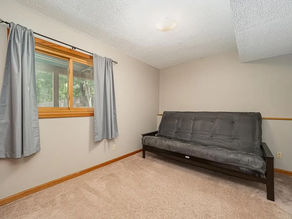 11900 Baypoint Drive Burnsville, MN 55337