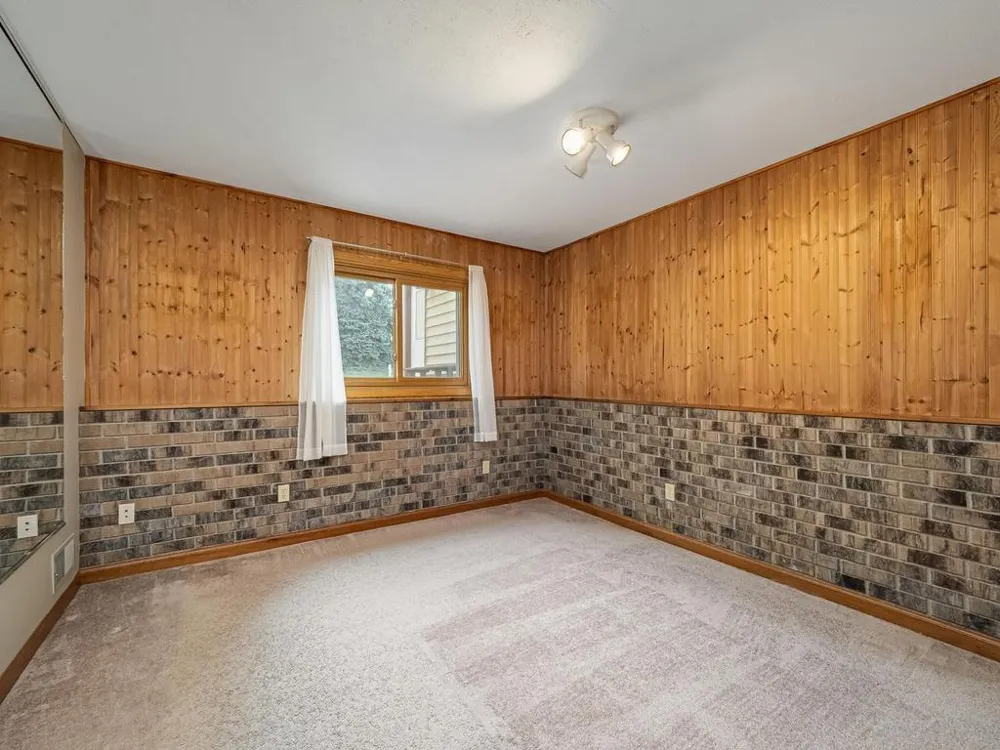 11900 Baypoint Drive Burnsville, MN 55337
