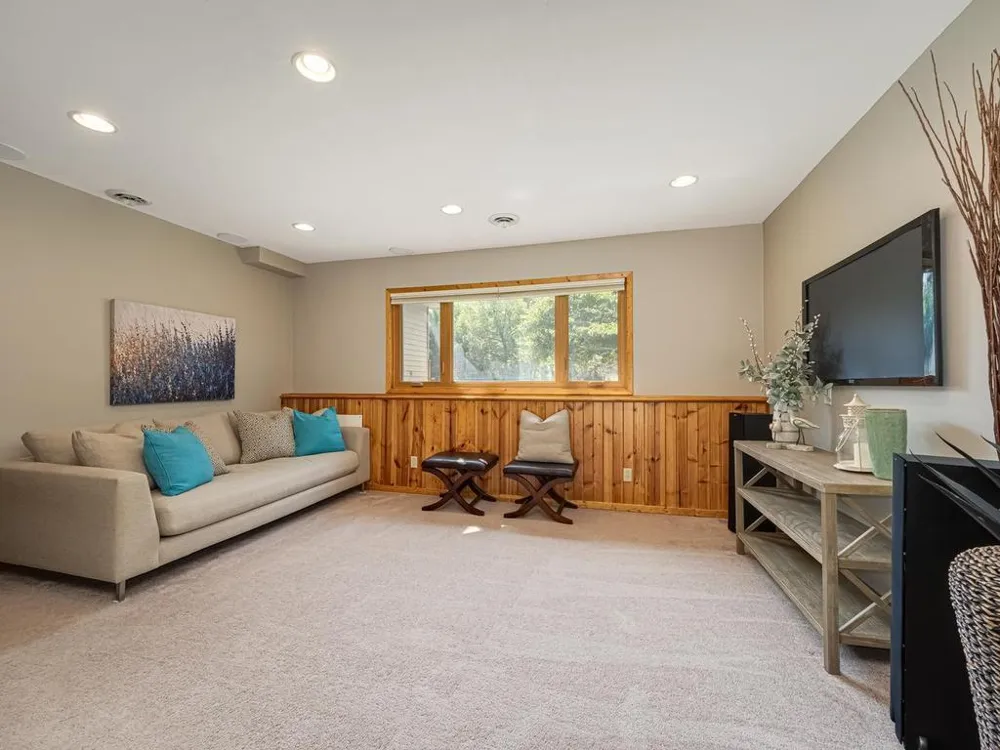 11900 Baypoint Drive Burnsville, MN 55337