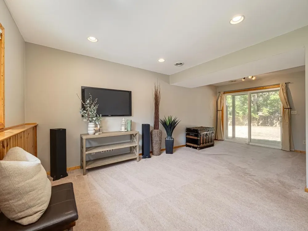11900 Baypoint Drive Burnsville, MN 55337