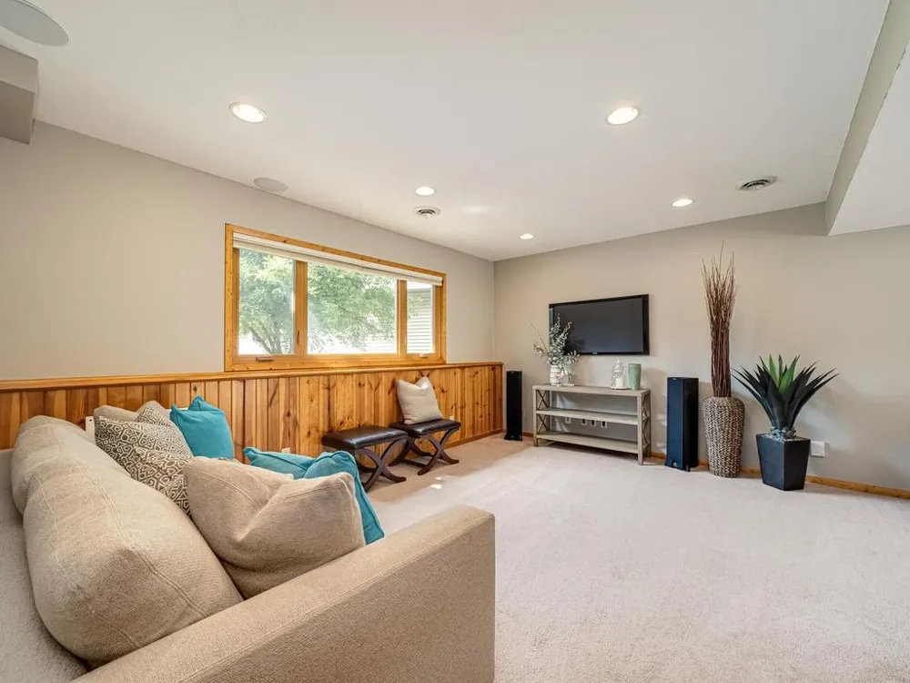 11900 Baypoint Drive Burnsville, MN 55337
