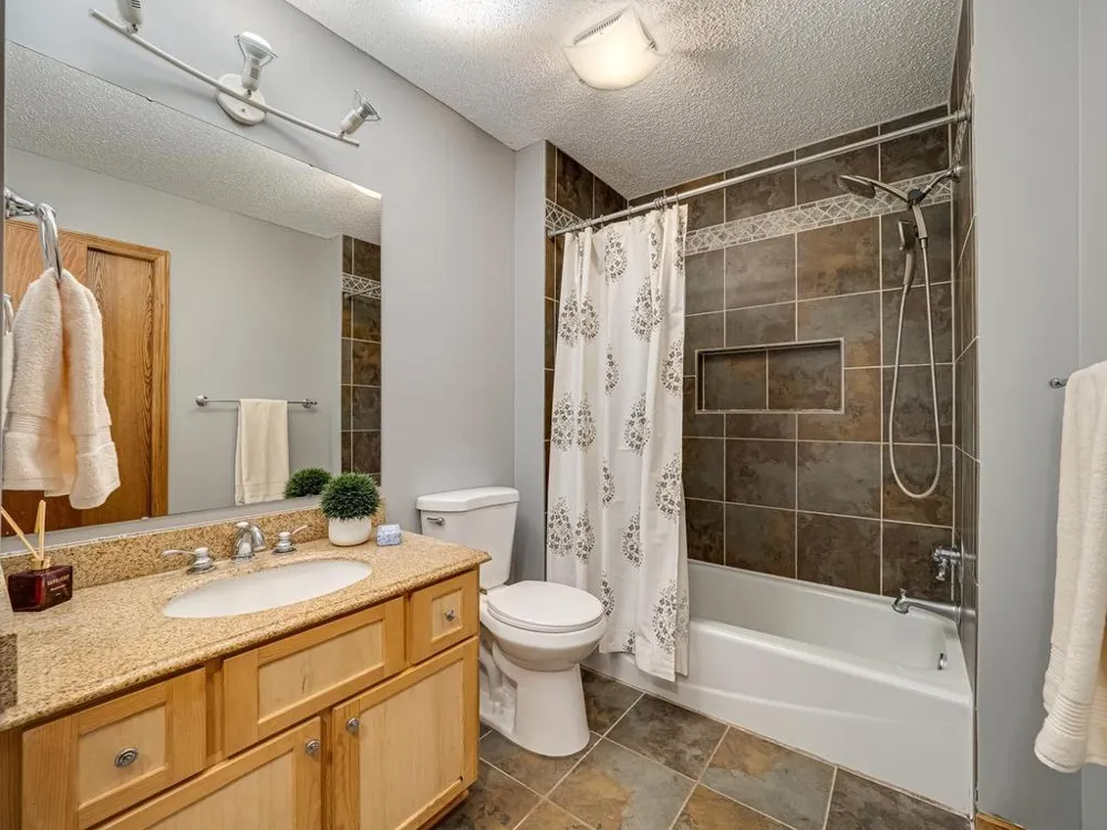 11900 Baypoint Drive Burnsville, MN 55337