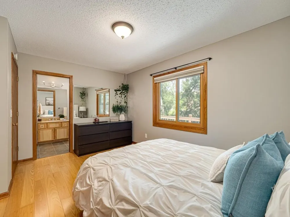 11900 Baypoint Drive Burnsville, MN 55337