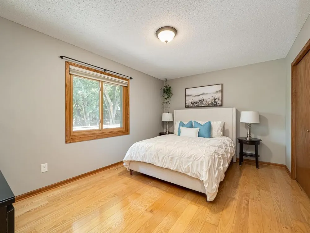 11900 Baypoint Drive Burnsville, MN 55337