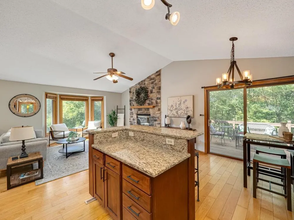 11900 Baypoint Drive Burnsville, MN 55337
