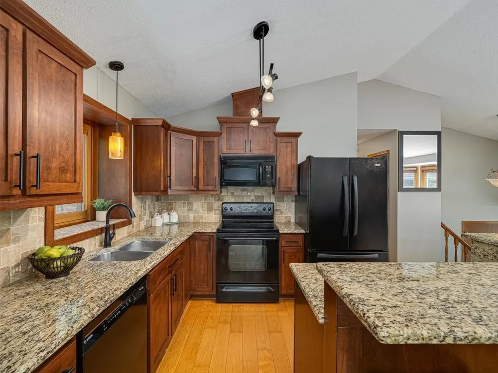 11900 Baypoint Drive Burnsville, MN 55337