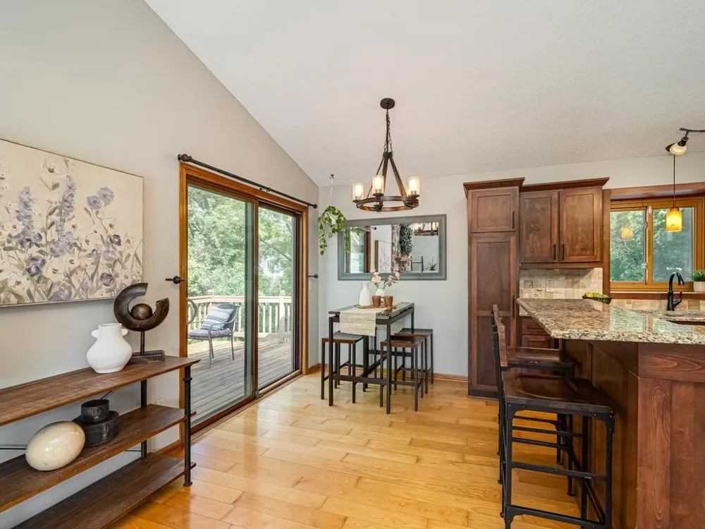 11900 Baypoint Drive Burnsville, MN 55337