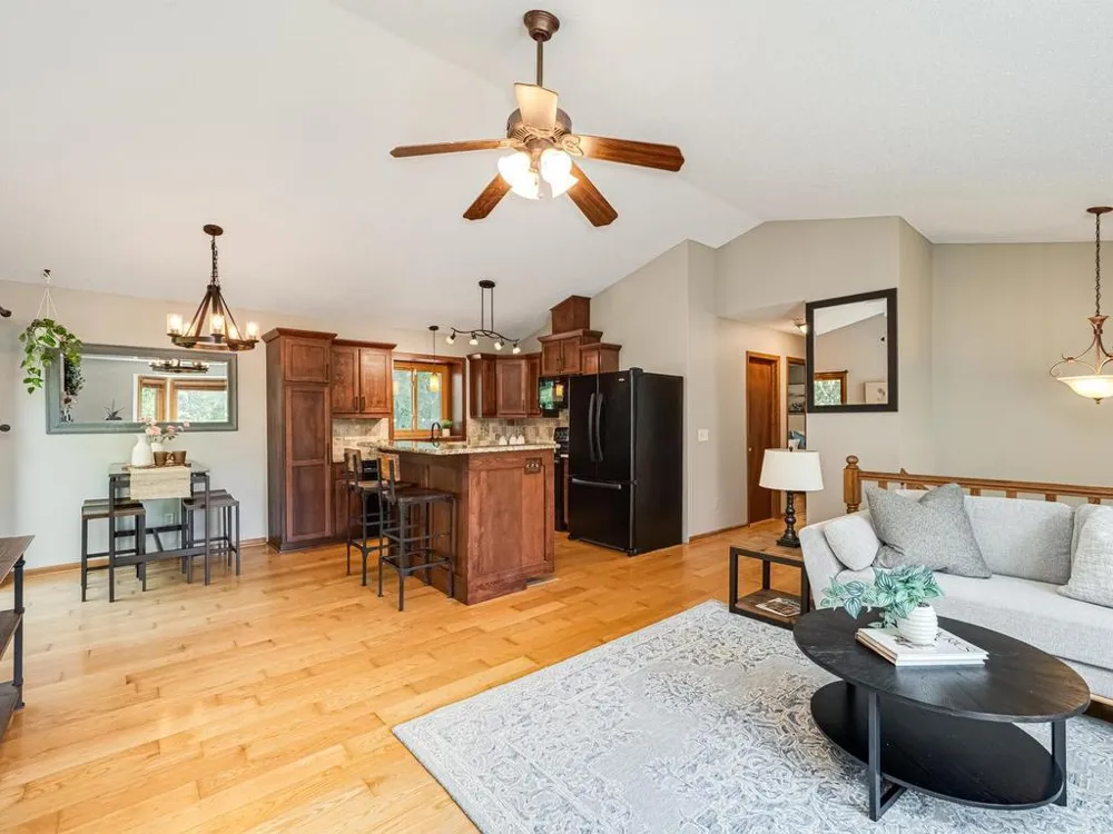 11900 Baypoint Drive Burnsville, MN 55337
