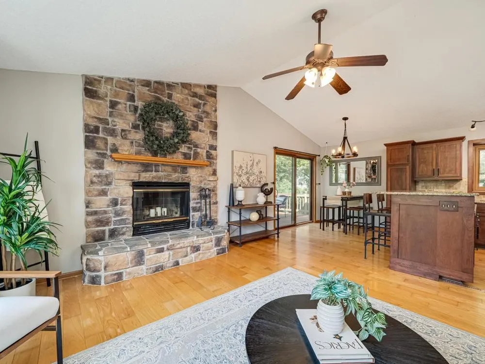 11900 Baypoint Drive Burnsville, MN 55337