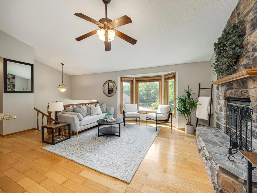 11900 Baypoint Drive Burnsville, MN 55337