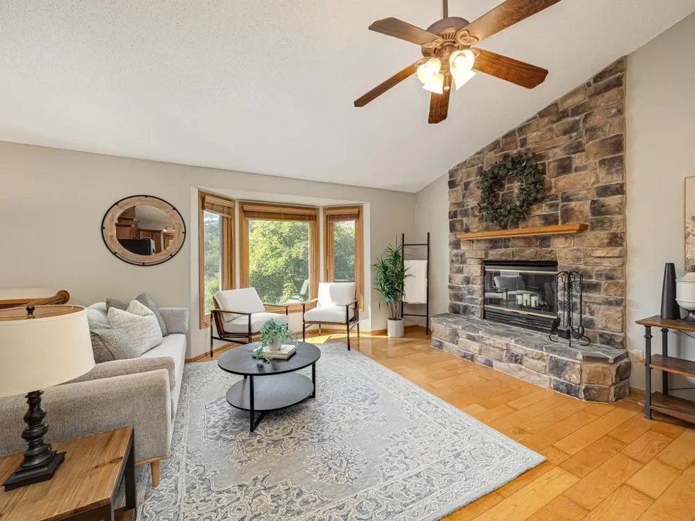 11900 Baypoint Drive Burnsville, MN 55337