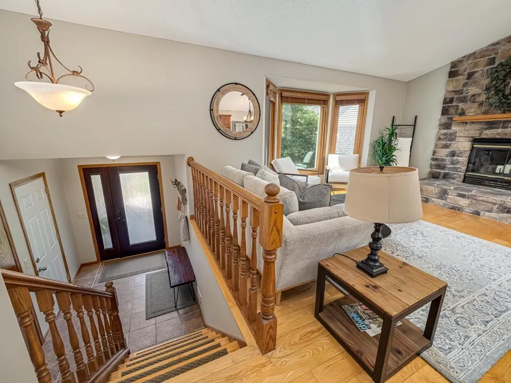 11900 Baypoint Drive Burnsville, MN 55337