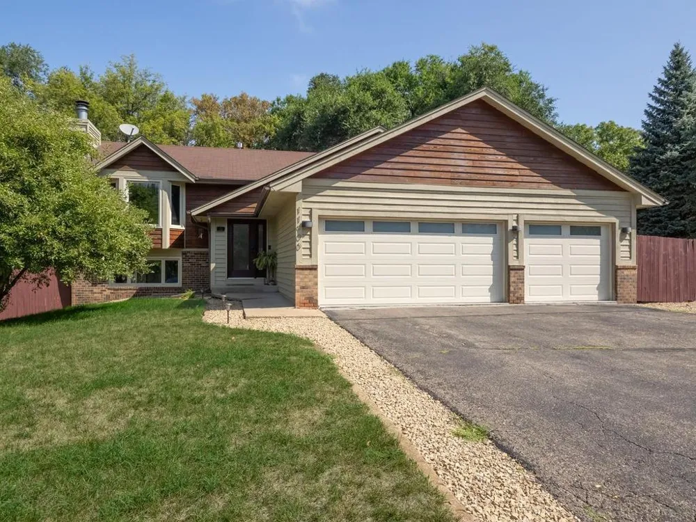 11900 Baypoint Drive Burnsville, MN 55337
