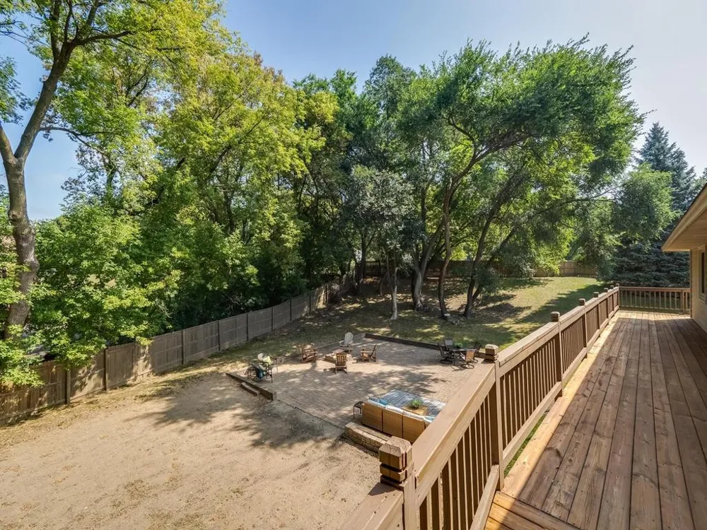 11900 Baypoint Drive Burnsville, MN 55337