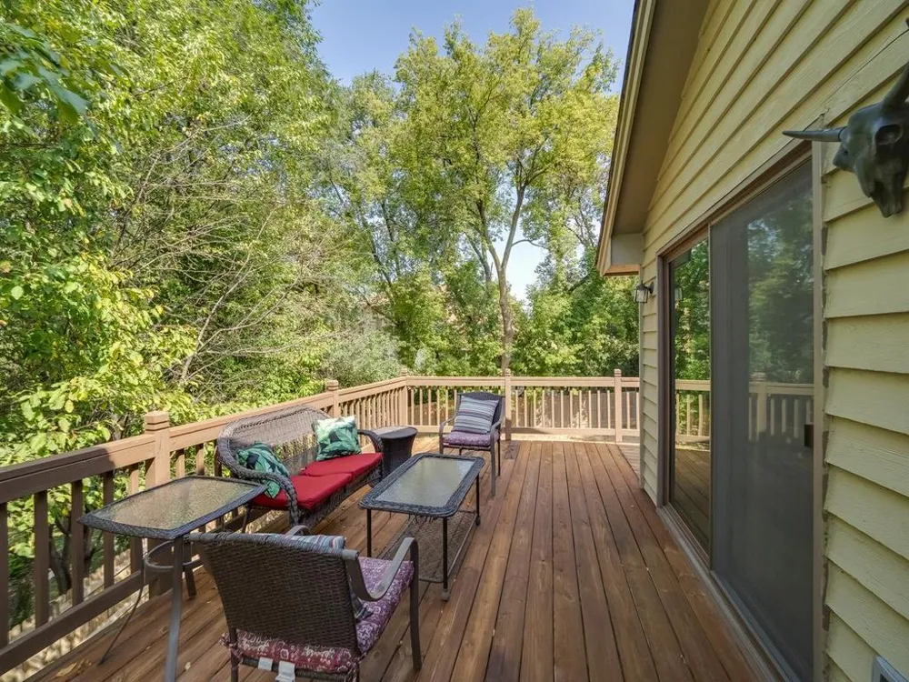11900 Baypoint Drive Burnsville, MN 55337