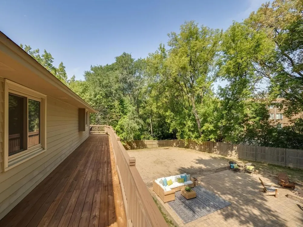 11900 Baypoint Drive Burnsville, MN 55337