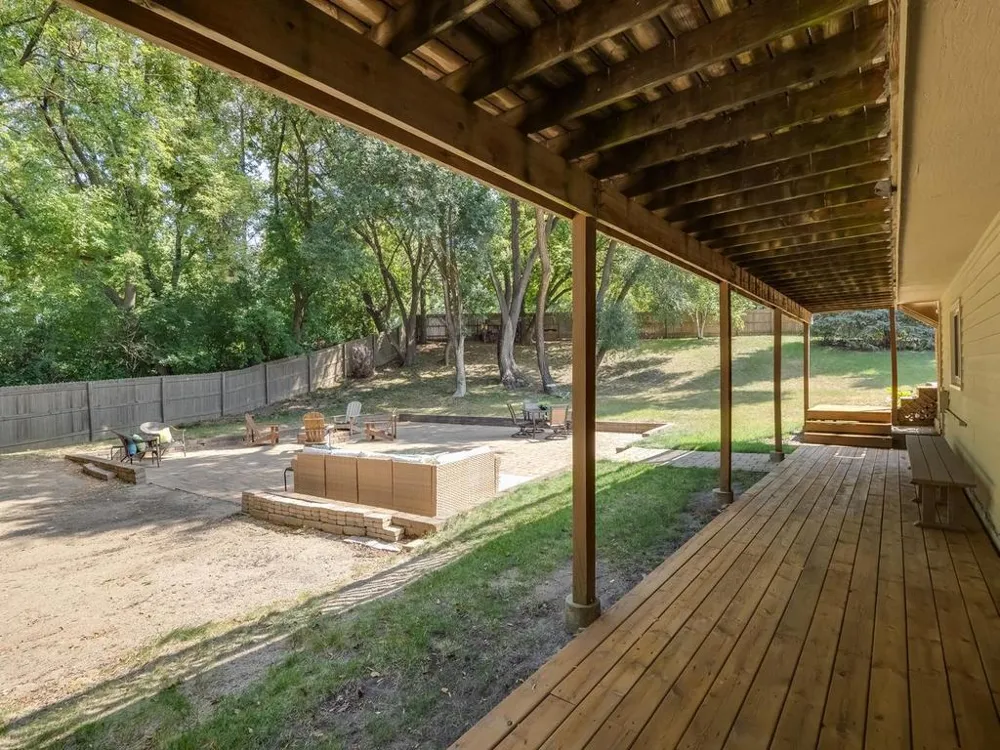 11900 Baypoint Drive Burnsville, MN 55337