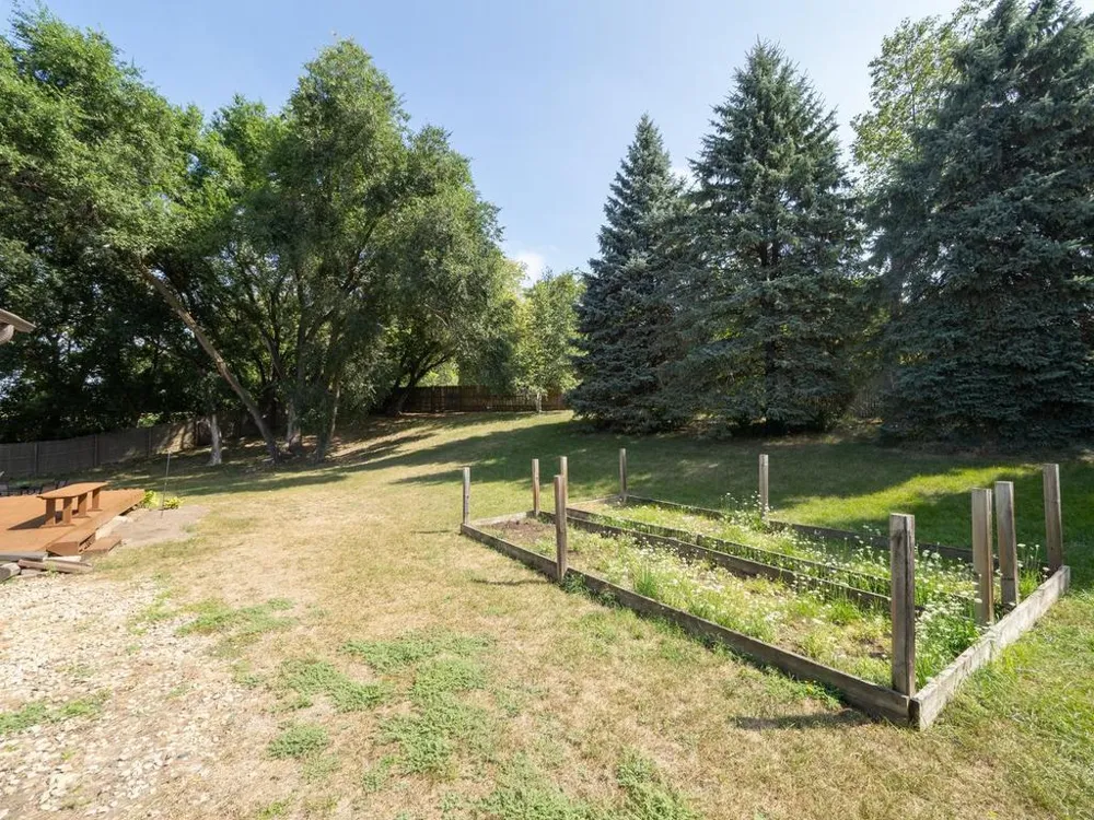 11900 Baypoint Drive Burnsville, MN 55337