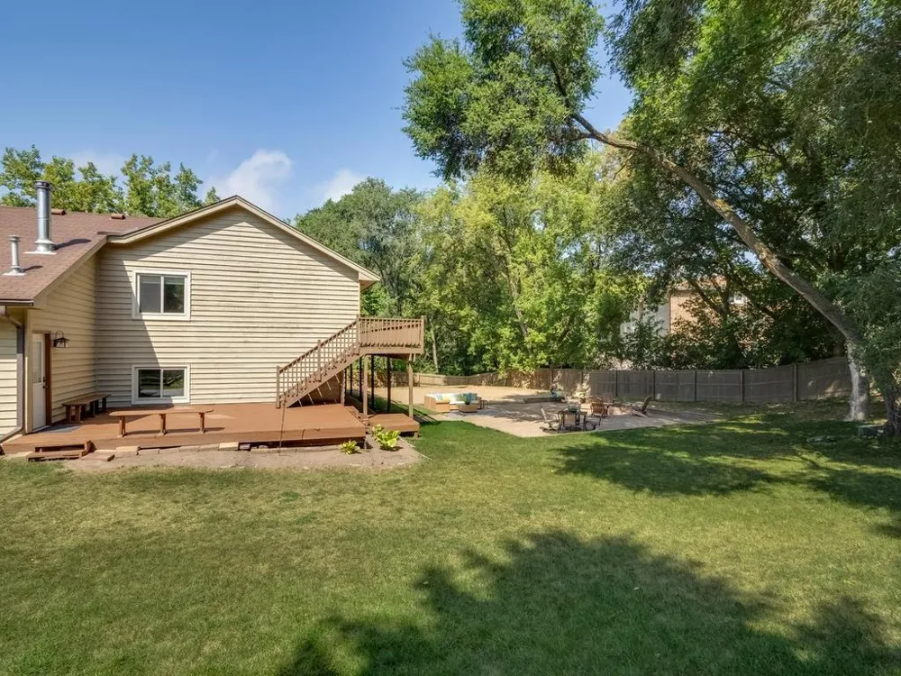 11900 Baypoint Drive Burnsville, MN 55337