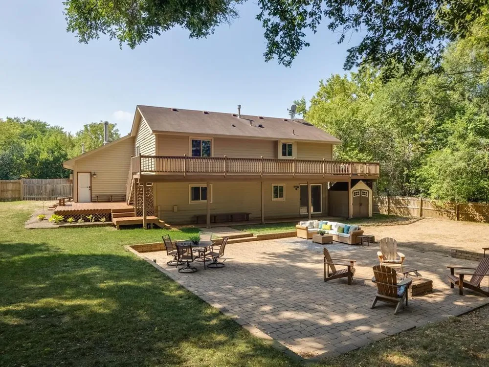 11900 Baypoint Drive Burnsville, MN 55337