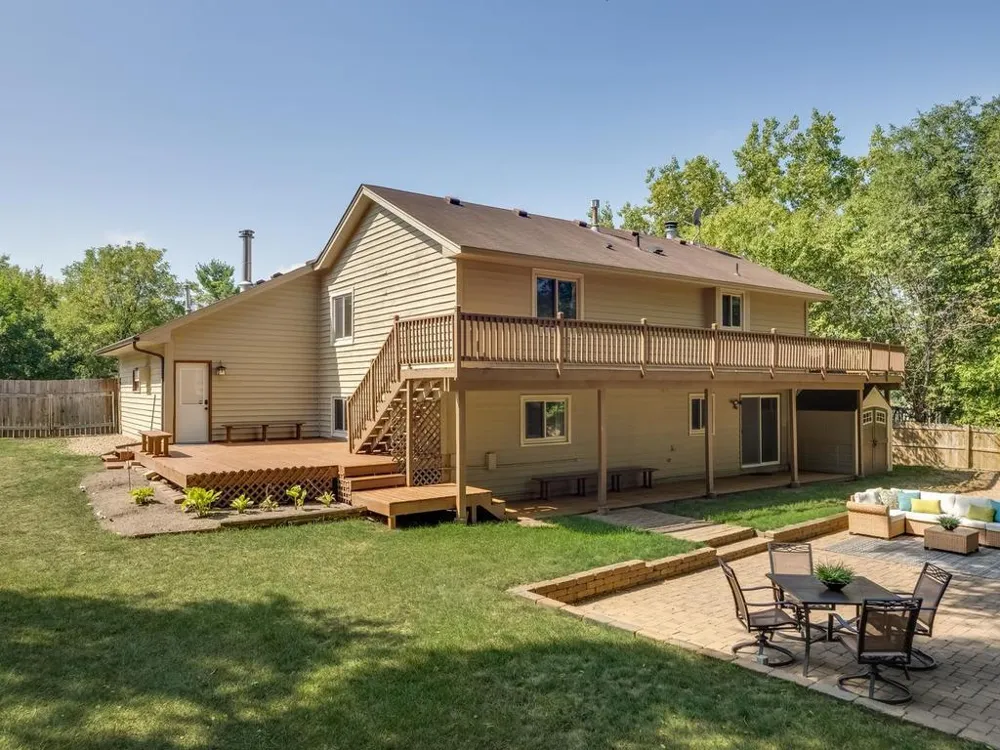 11900 Baypoint Drive Burnsville, MN 55337