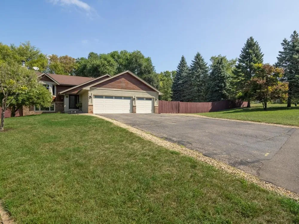 11900 Baypoint Drive Burnsville, MN 55337