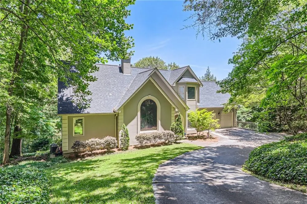 1872 Lake Lucerne Drive SW Lilburn, GA 30047