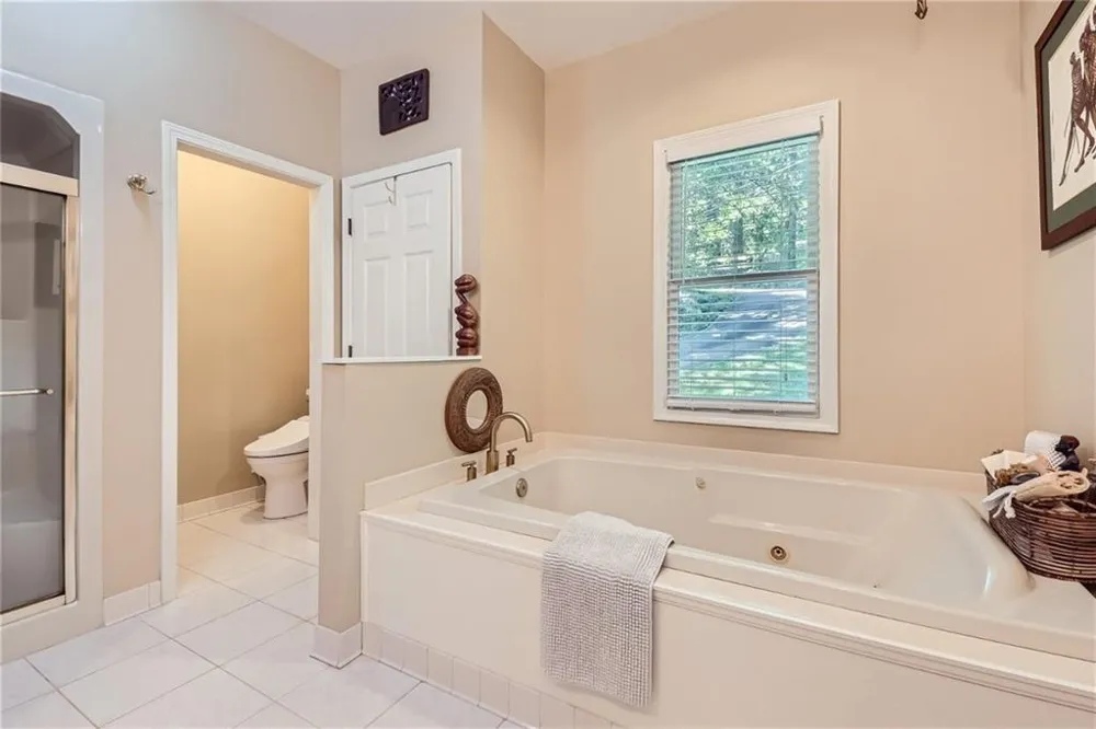 1872 Lake Lucerne Drive SW Lilburn, GA 30047