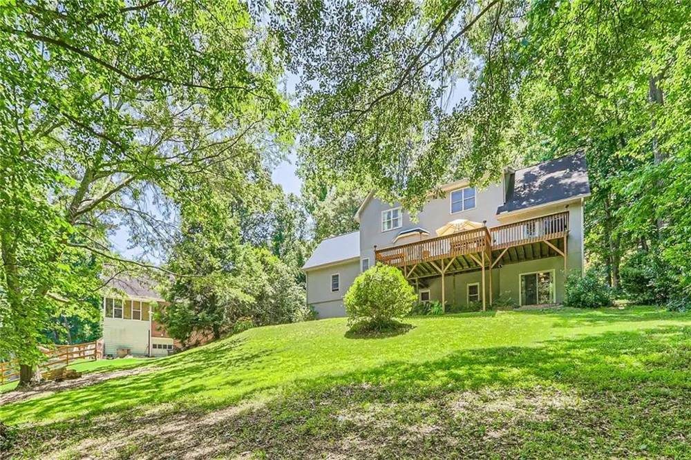 1872 Lake Lucerne Drive SW Lilburn, GA 30047