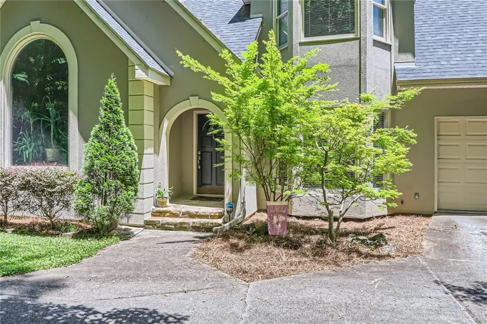 1872 Lake Lucerne Drive SW Lilburn, GA 30047
