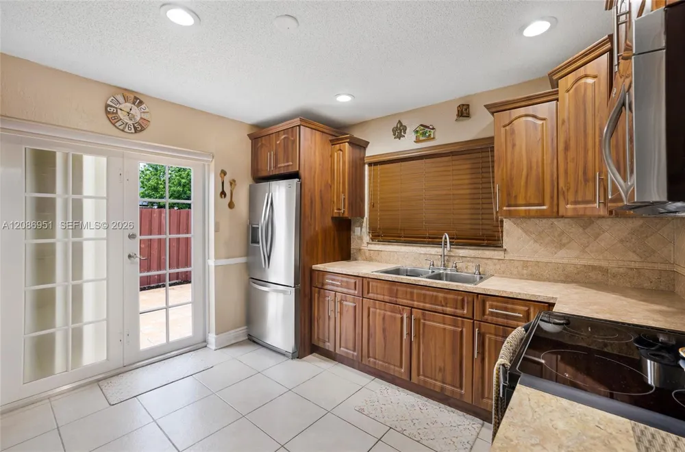 6746 NW 199th St Hialeah, FL 33015