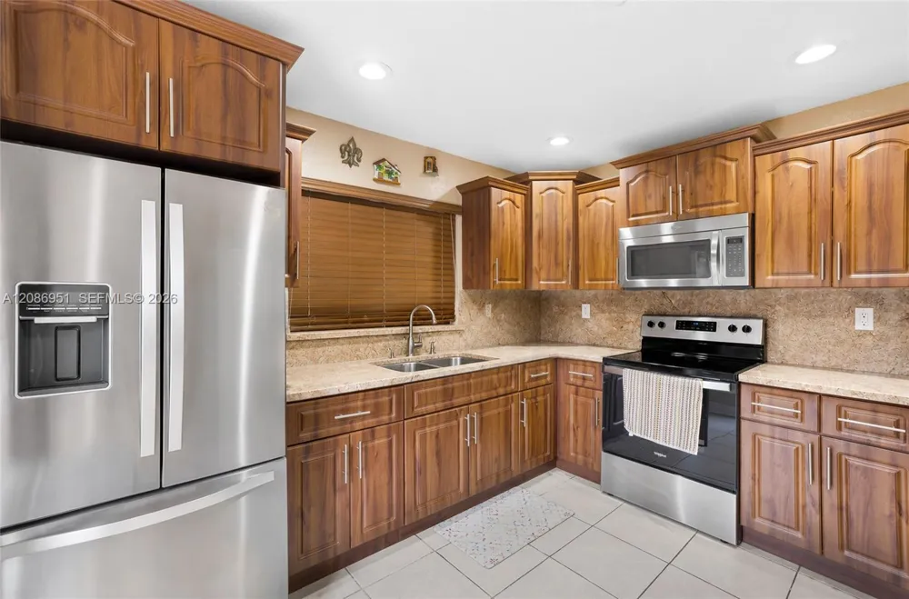 6746 NW 199th St Hialeah, FL 33015
