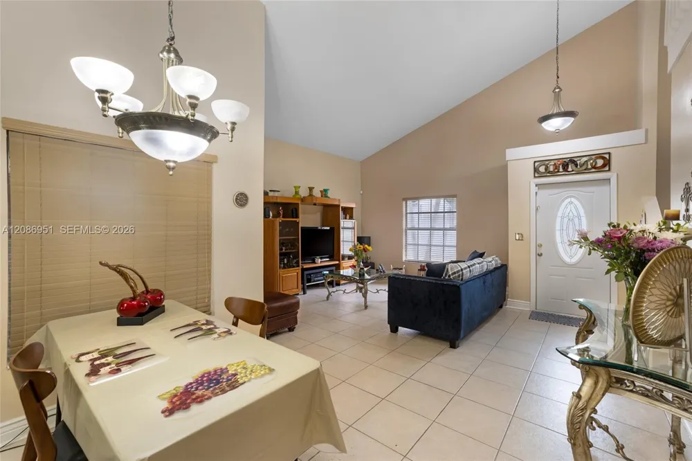 6746 NW 199th St Hialeah, FL 33015