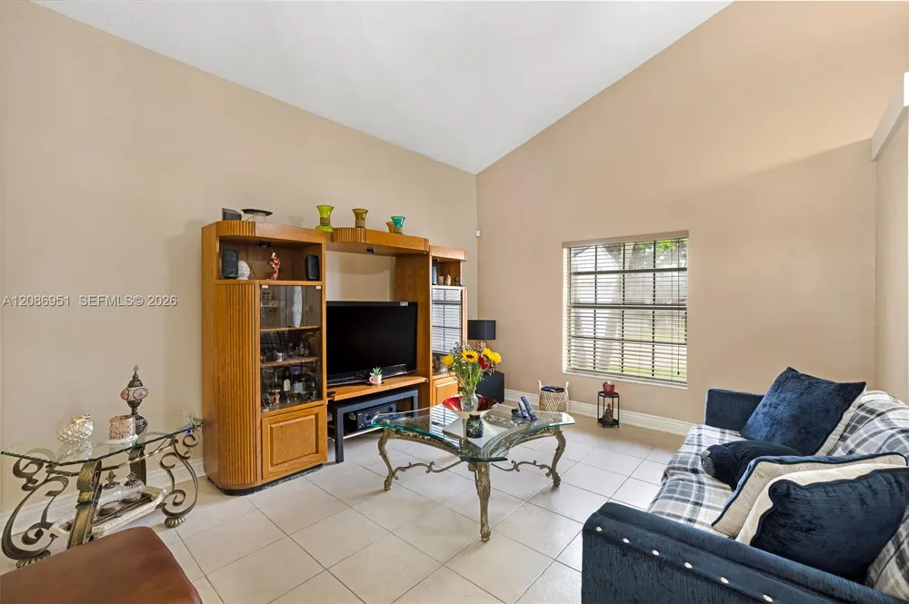 6746 NW 199th St Hialeah, FL 33015