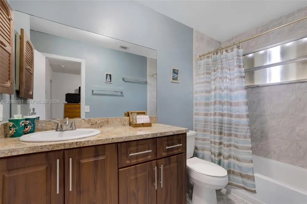 6746 NW 199th St Hialeah, FL 33015