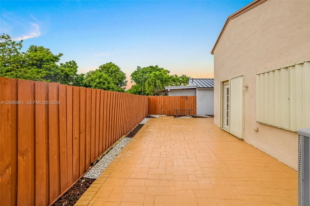 6746 NW 199th St Hialeah, FL 33015