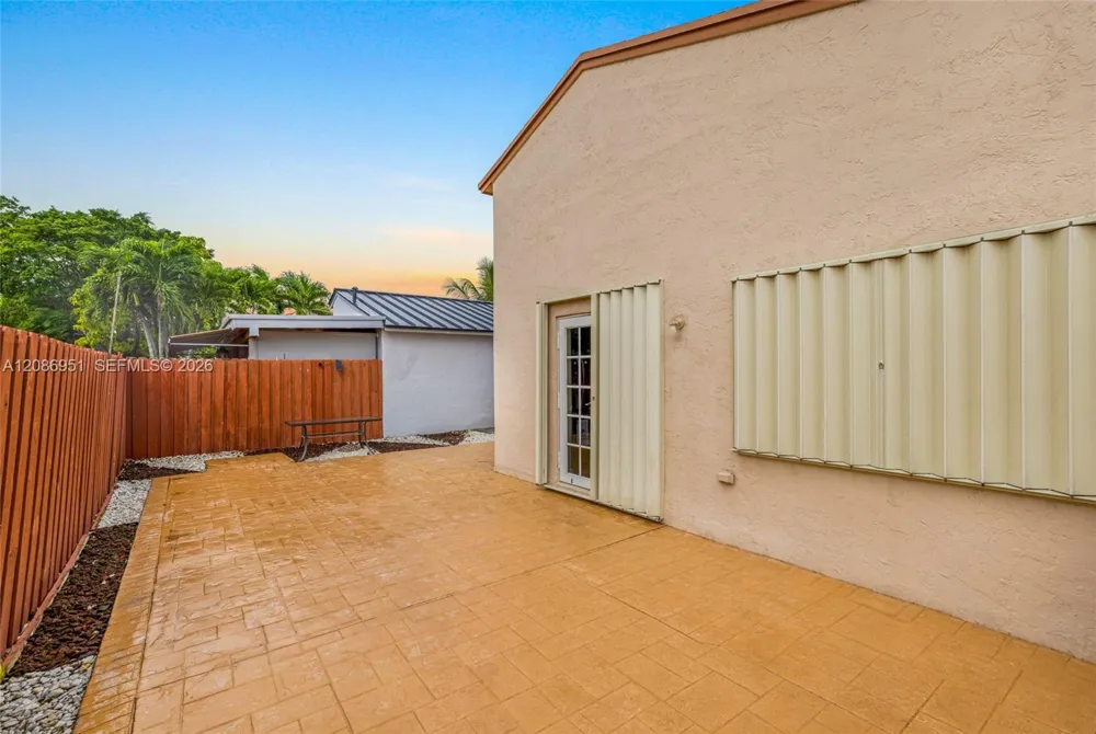 6746 NW 199th St Hialeah, FL 33015