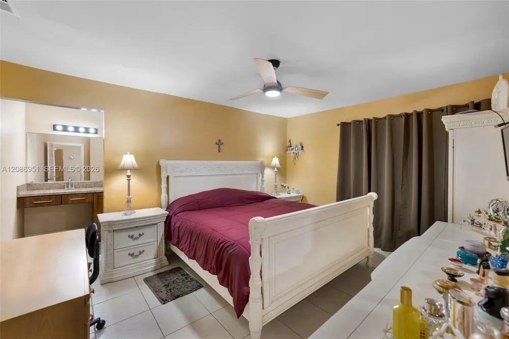 6746 NW 199th St Hialeah, FL 33015