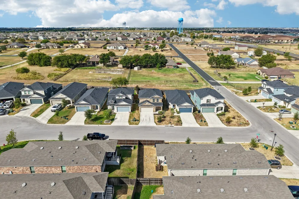 108 Katie Elder Drive Jarrell, TX 76537