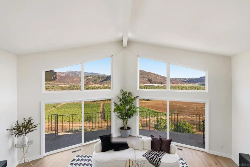 4153 Vista Bonita Lane Escondido, CA 92025