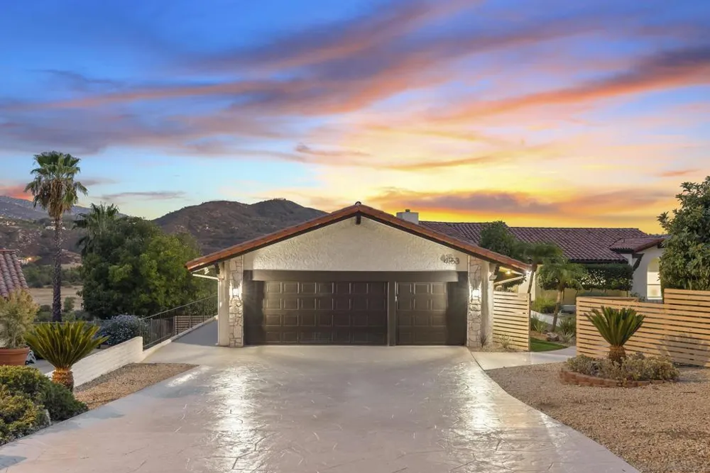 4153 Vista Bonita Lane Escondido, CA 92025