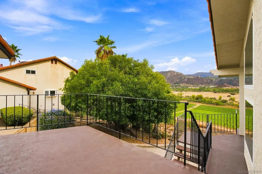 4153 Vista Bonita Lane Escondido, CA 92025
