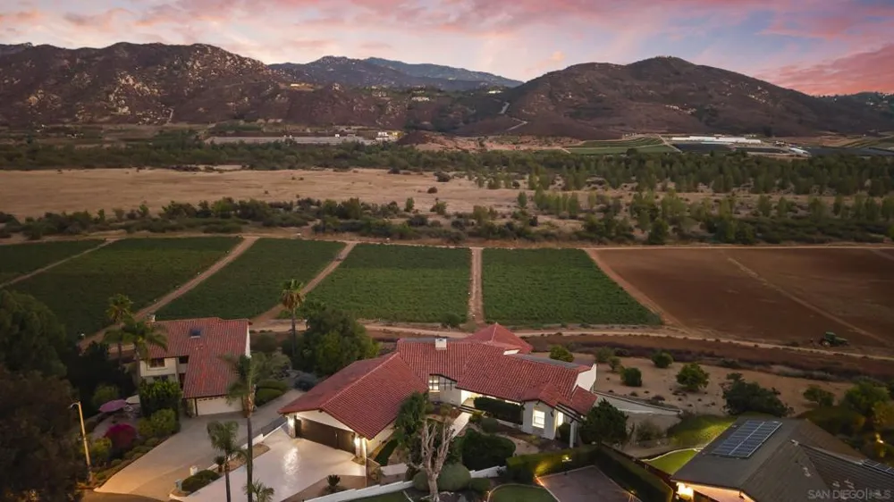 4153 Vista Bonita Lane Escondido, CA 92025