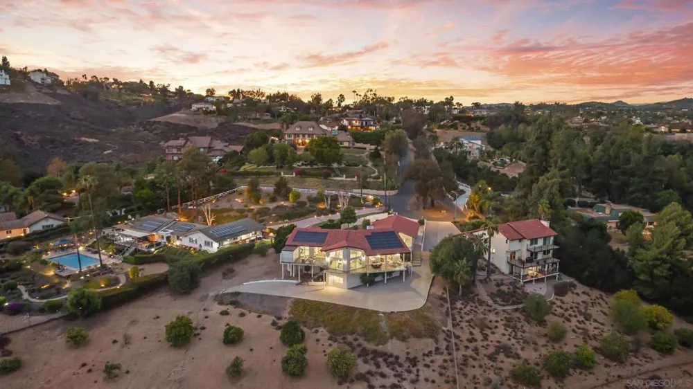 4153 Vista Bonita Lane Escondido, CA 92025