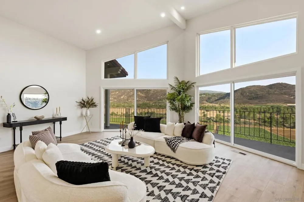 4153 Vista Bonita Lane Escondido, CA 92025