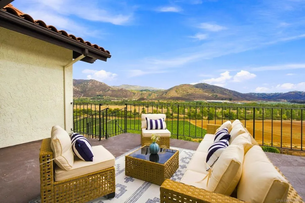 4153 Vista Bonita Lane Escondido, CA 92025