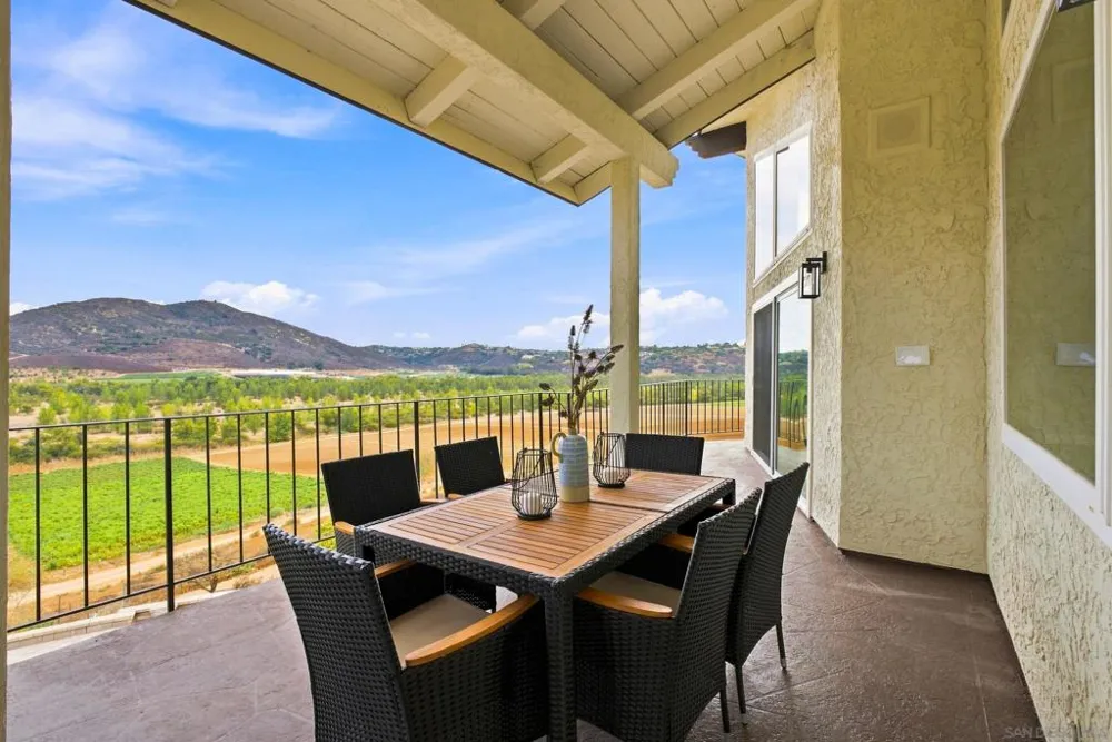 4153 Vista Bonita Lane Escondido, CA 92025