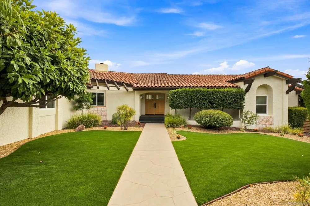 4153 Vista Bonita Lane Escondido, CA 92025